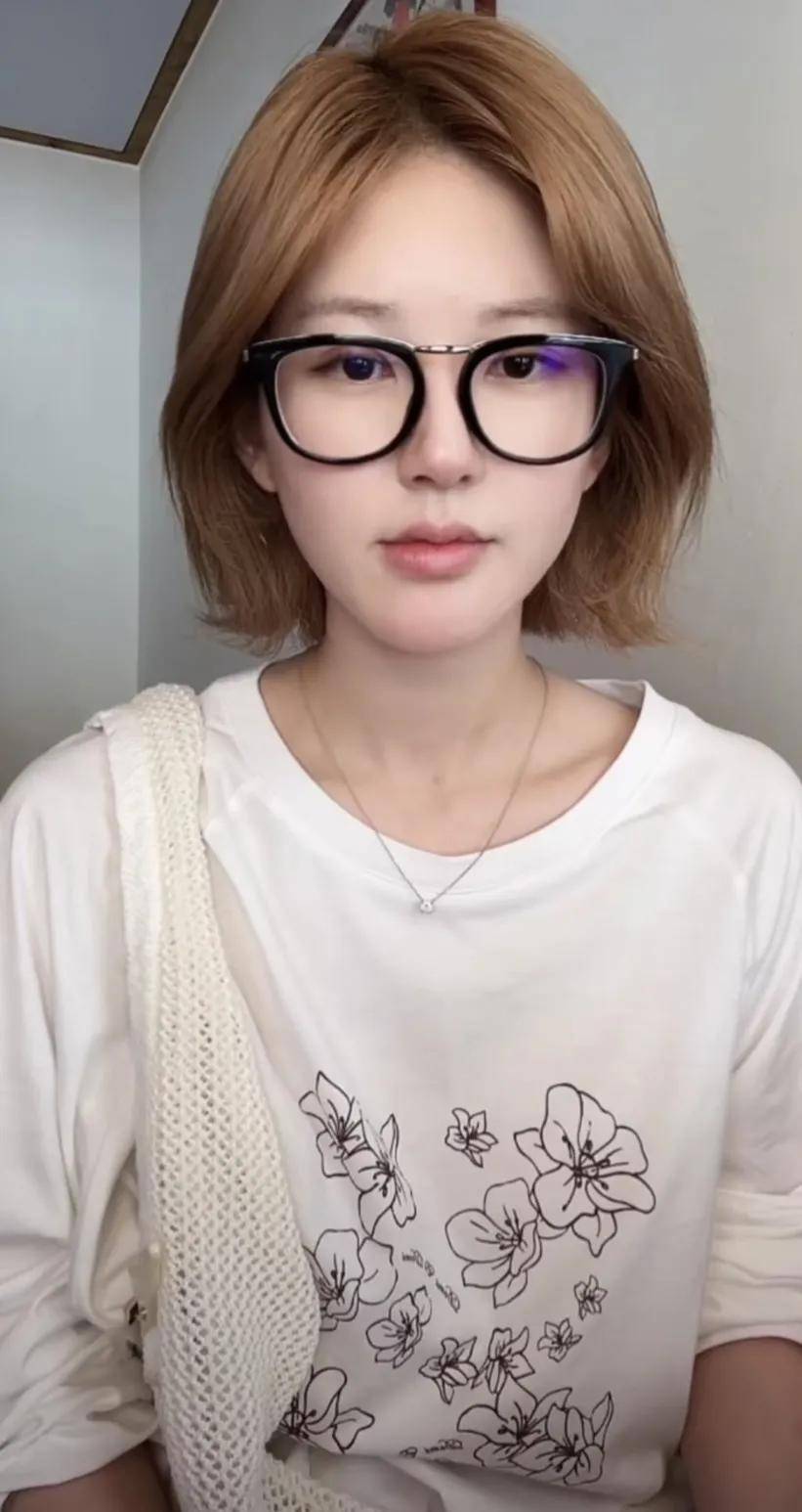 怒撕经纪公司后赵露思开启直播<strong></p>
<p>美原油走势分析</strong>，同款花卷、包包都卖爆
