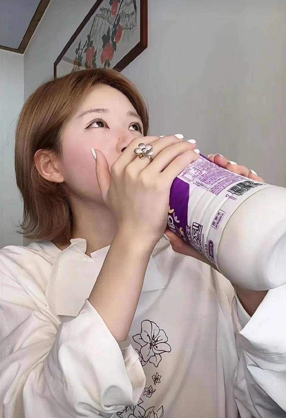 怒撕经纪公司后赵露思开启直播<strong></p>
<p>美原油走势分析</strong>，同款花卷、包包都卖爆