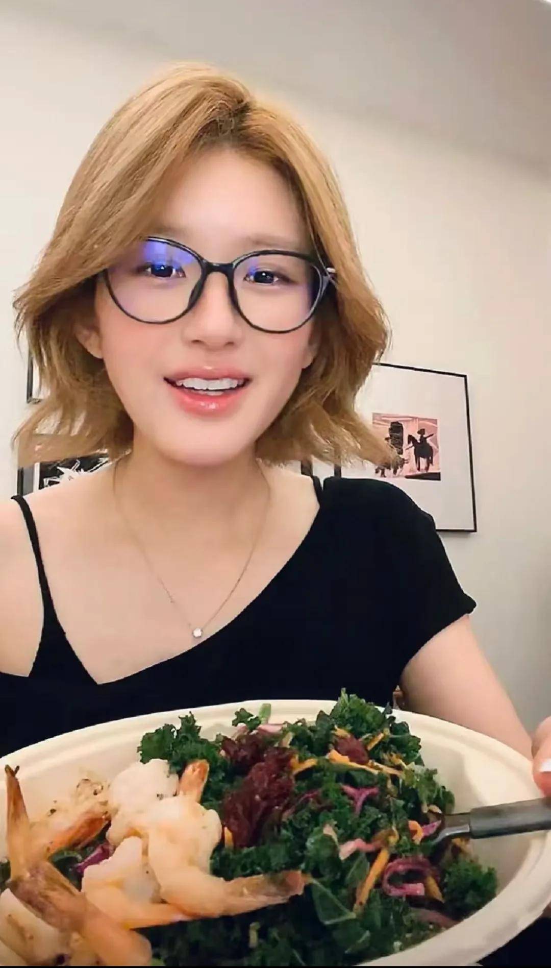 怒撕经纪公司后赵露思开启直播<strong></p>
<p>美原油走势分析</strong>，同款花卷、包包都卖爆