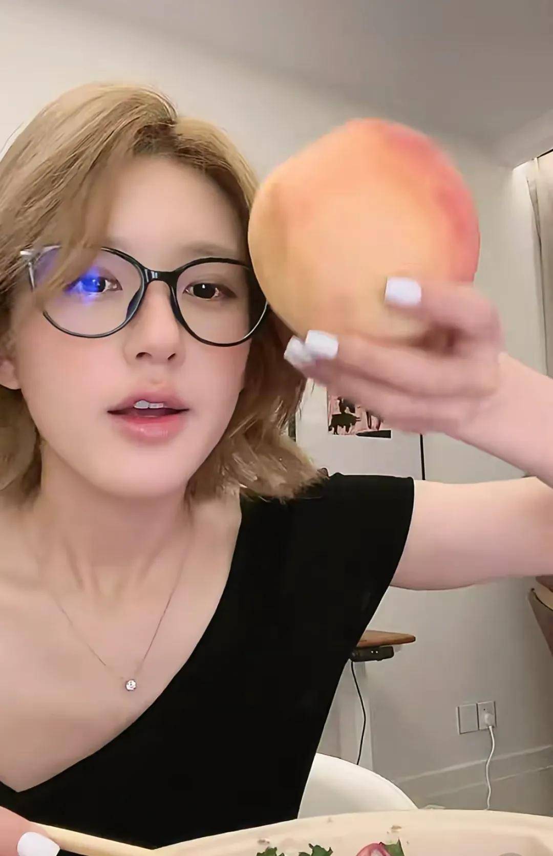 怒撕经纪公司后赵露思开启直播<strong></p>
<p>美原油走势分析</strong>，同款花卷、包包都卖爆