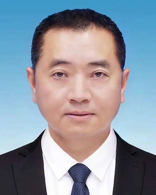 作为“一把手”<strong></p>
<p>期货公司</strong>，他经常在上班时间外出打牌