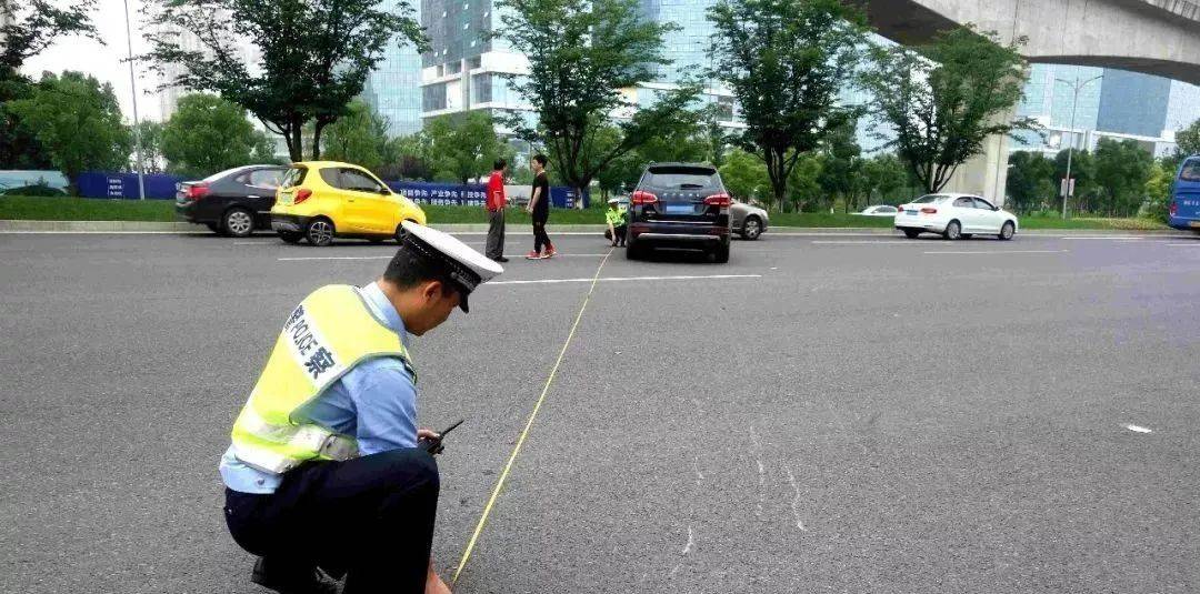 “刚走出去不到一分钟就出事”<strong></p>
<p>期货公司</strong>，一家五口1死4伤！家属最新发声