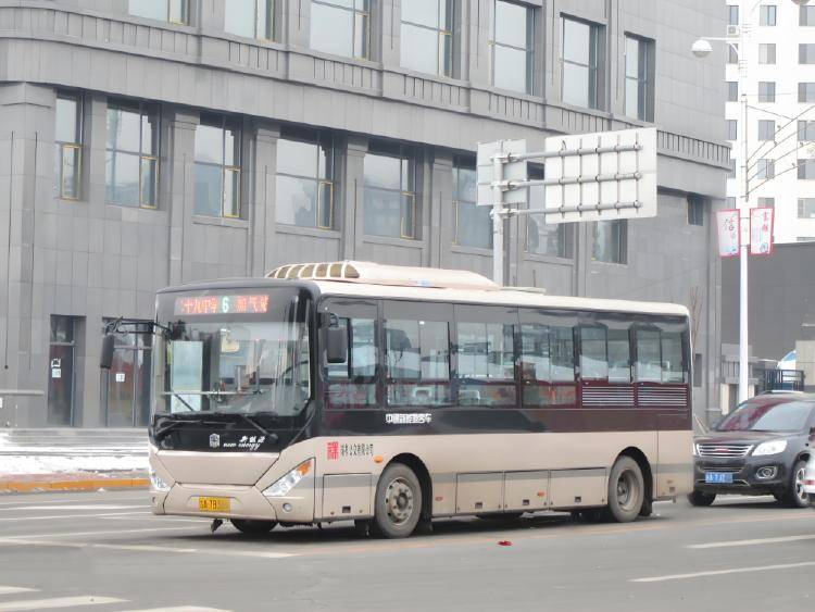 “早中晚高峰禁止老年人免费乘车”<strong></p>
<p>原油投资骗局</strong>，为何公布三天就取消？