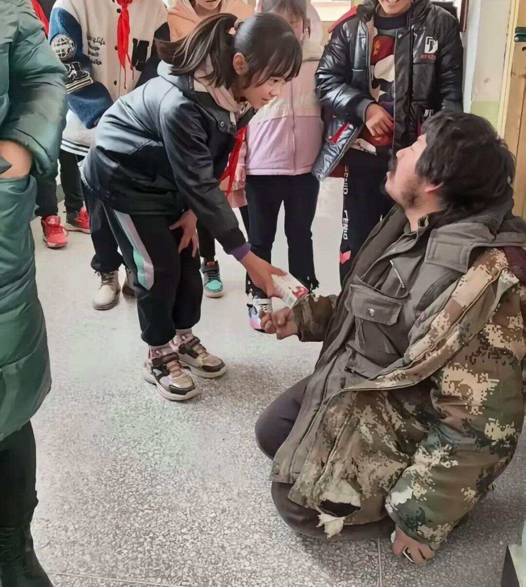 遗憾！受拾荒者资助感动全网女孩意外去世<strong></p>
<p>原油级别</strong>，此前两人相见泪流满面感动全网