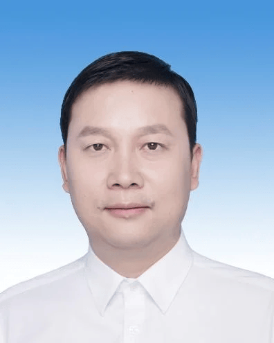 “80后”谭铁军<strong></p>
<p>原油正规平台</strong>，已任张家界市领导