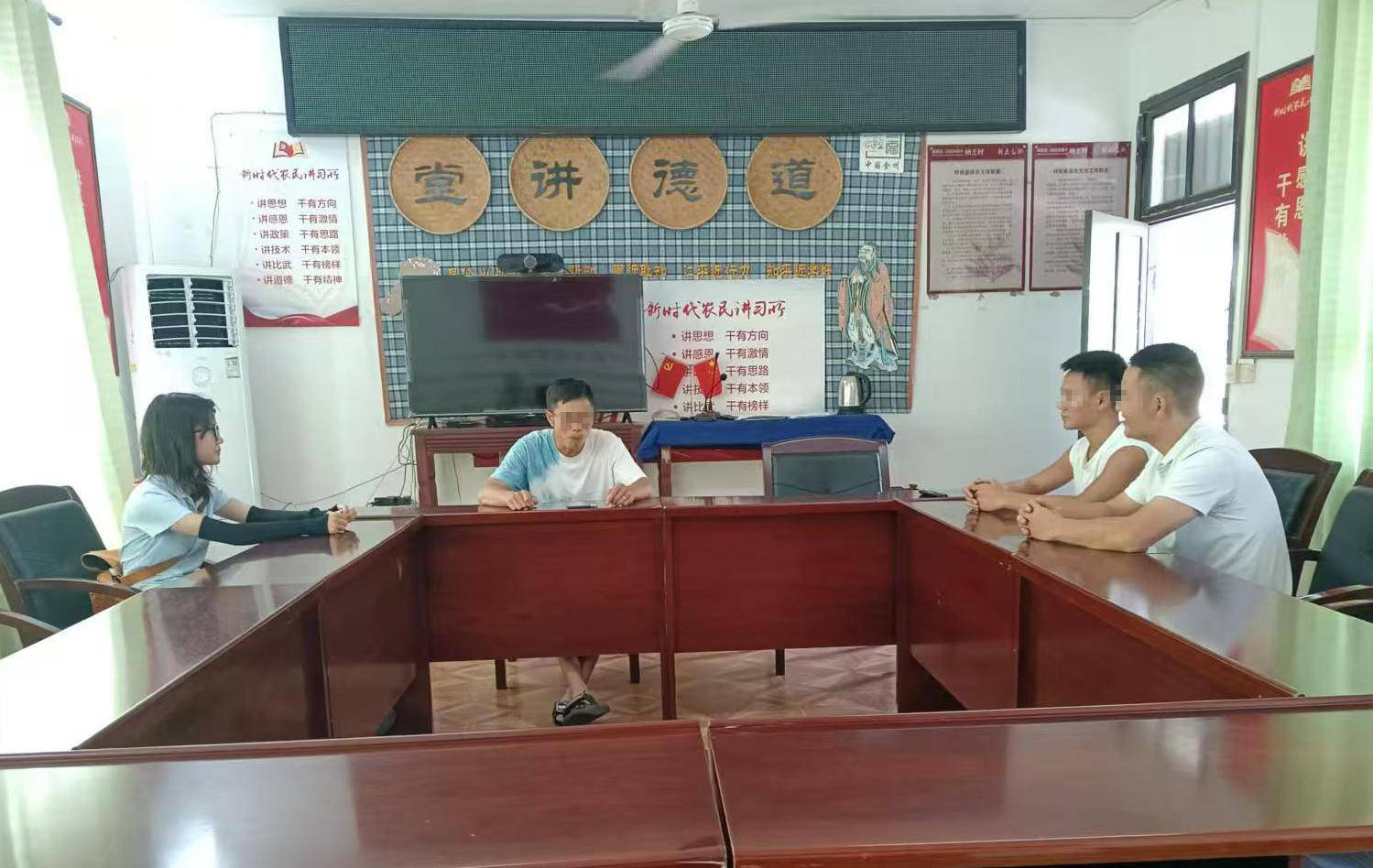 贵州22岁女村支书遇车祸不幸身亡 乡政府工作人员：她上任仅数月<strong></p>
<p>国际原油趋势</strong>，开展工作后回村路上遇事故