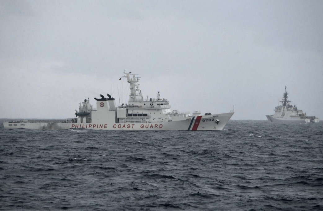 仁爱礁多艘菲舰原地打转<strong></p>
<p>正规原油平台</strong>，美国盟友袖手旁观，菲律宾上将最后时刻怕了