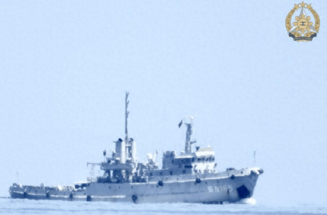 仁爱礁多艘菲舰原地打转<strong></p>
<p>正规原油平台</strong>，美国盟友袖手旁观，菲律宾上将最后时刻怕了