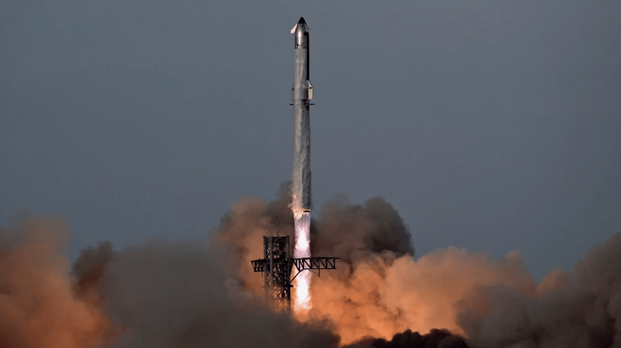 SpaceX星舰第十次试飞：1亿美元飞一次<strong></p>
<p>正规原油平台</strong>，发射节奏滞后或致美重返月球计划延期