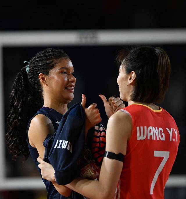 女排世锦赛︱小组赛全胜昂首出线<strong></p>
<p>正规原油平台</strong>，中国队带着“女排精神”向前冲