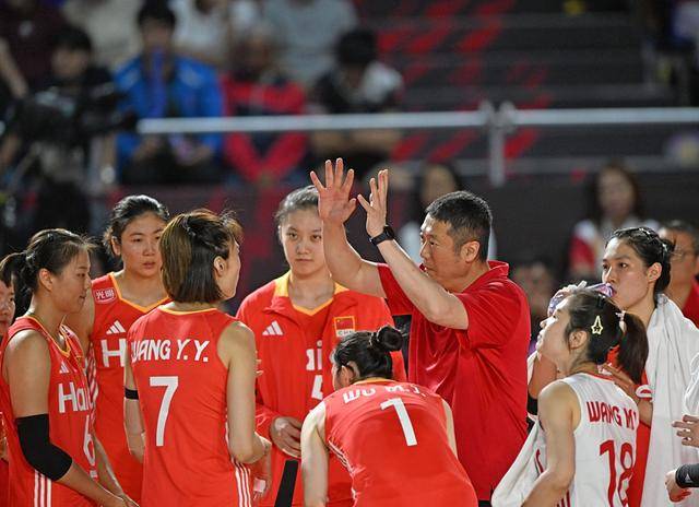 女排世锦赛︱小组赛全胜昂首出线<strong></p>
<p>正规原油平台</strong>，中国队带着“女排精神”向前冲