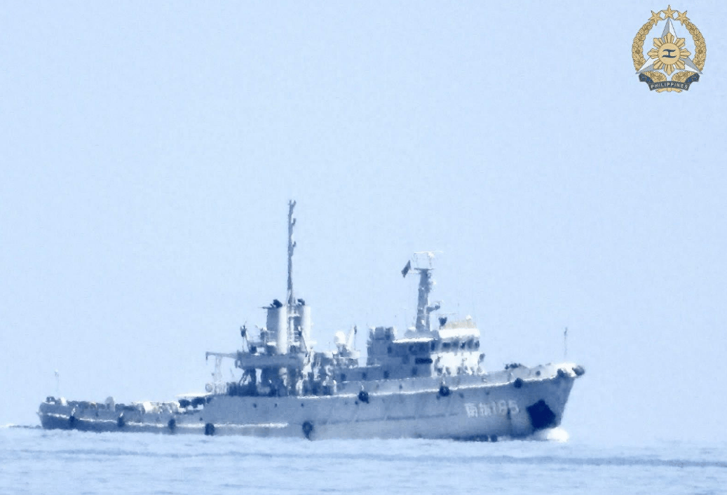 中国海军一艘拖船进入仁爱礁<strong></p>
<p>正规原油平台</strong>，菲方破防选择淡化威胁，中方时要拖走仁爱礁坐滩舰？