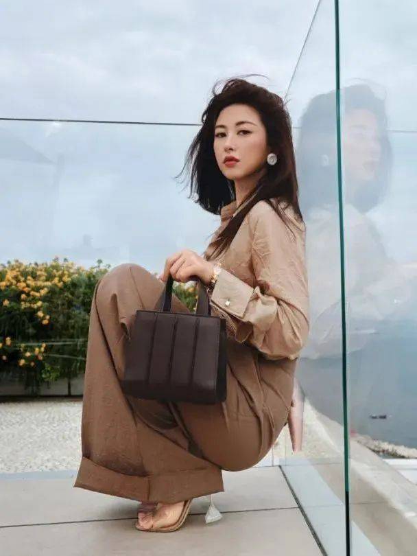 质感女人怎么都在穿这个颜色<strong></p>
<p>正规原油平台</strong>？
