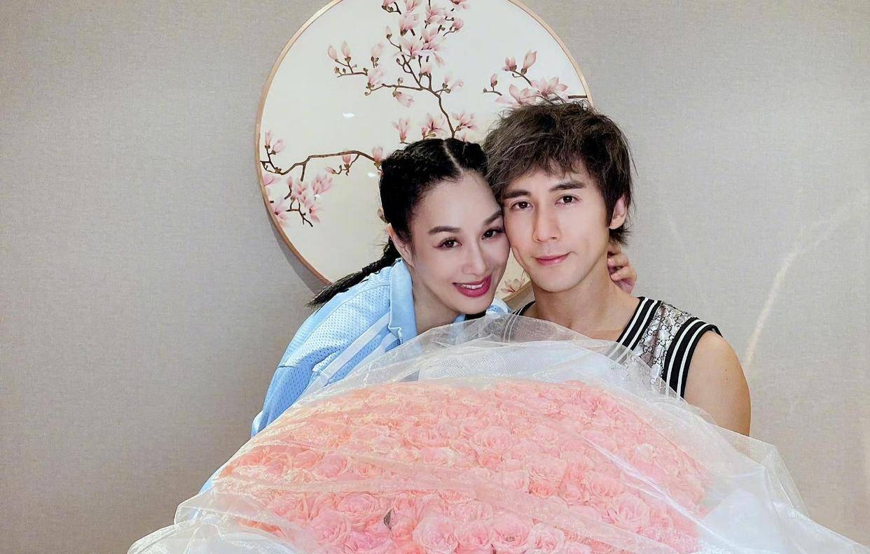 考古|张伦硕称张维伊像以前的自己 <strong></p>
<p>正规原油平台</strong>，曾娶大11岁钟丽缇被嘲，如今成为重组家庭中教科书般的男人？