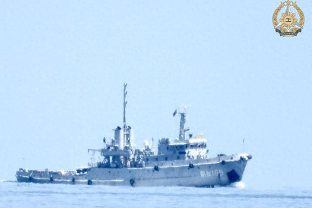 中菲对峙30多小时<strong></p>
<p>原油价值</strong>，菲律宾司令找了个体面借口，大批舰艇退回国内