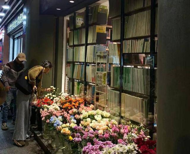 七夕不送玫瑰改送花菜<strong></p>
<p>原油价值</strong>！这一届年轻人“反套路”重新定义浪漫