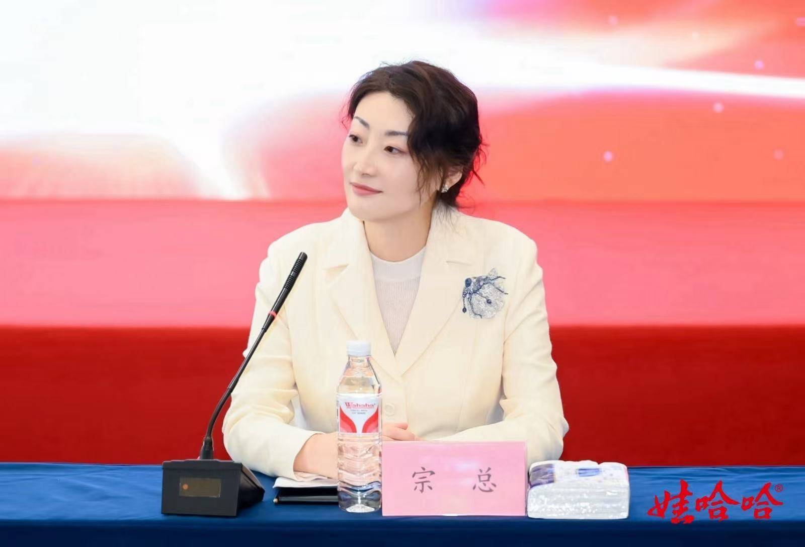 商业头条No.89 | 专访宗馥莉：做一个“追赶者”<strong></p>
<p>原油价值</strong>，不急于证明自己