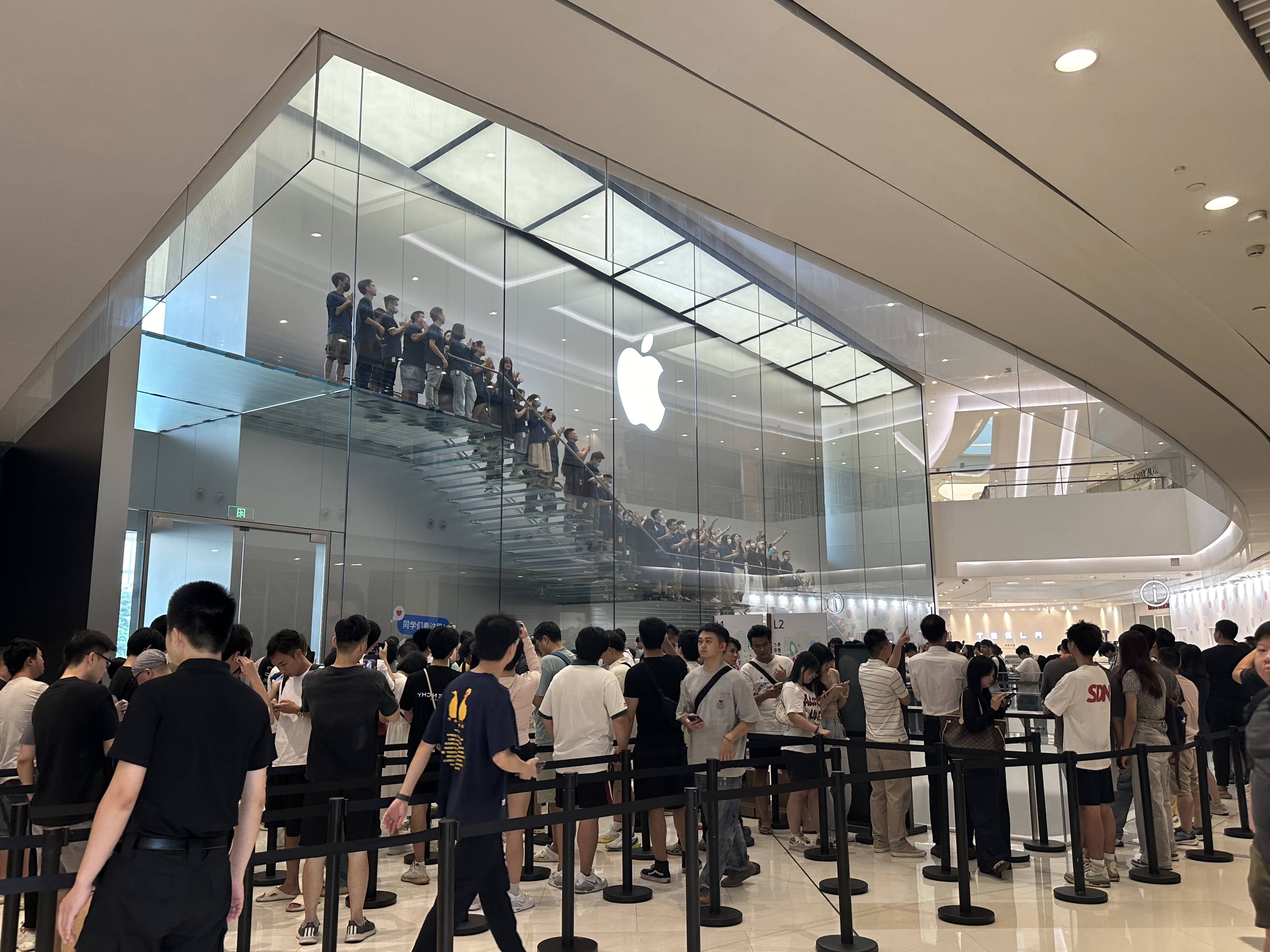 华为、苹果旗舰新机发布在即：高端三折叠手机“硬刚”iPhone 17<strong></p>
<p>原油价值</strong>，哪款产品更值得关注？