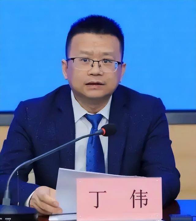 4位副市长履新<strong></p>
<p>原油价值</strong>，卸任两年后他再任此职