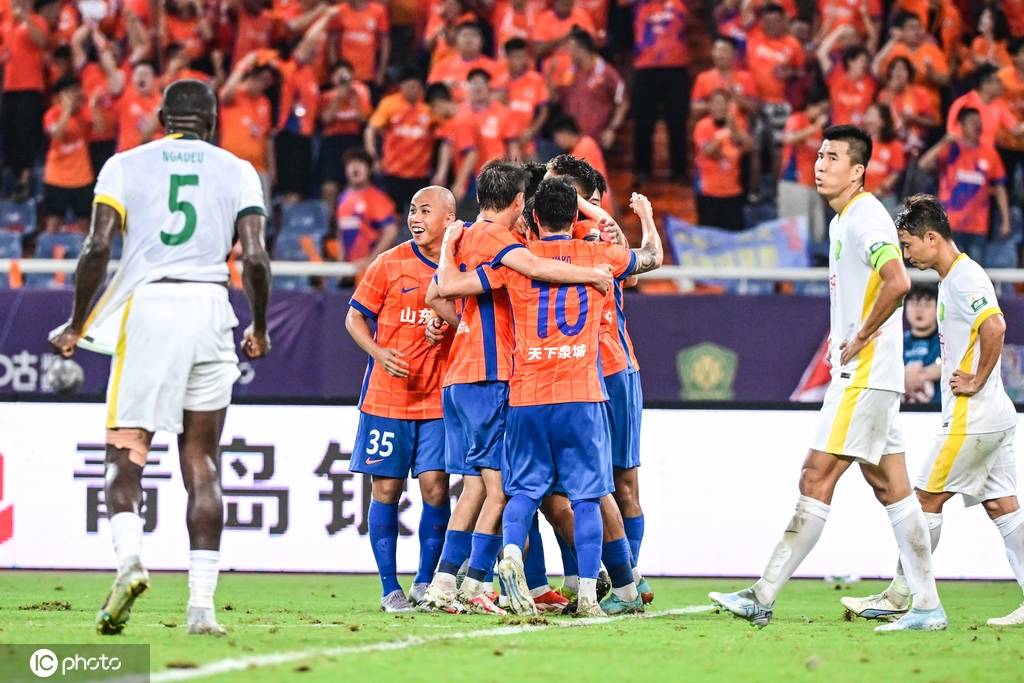 榜首烫手<strong></p>
<p>工行</strong>！申花国安海港本轮全输 蓉城后来居上抢争冠先机