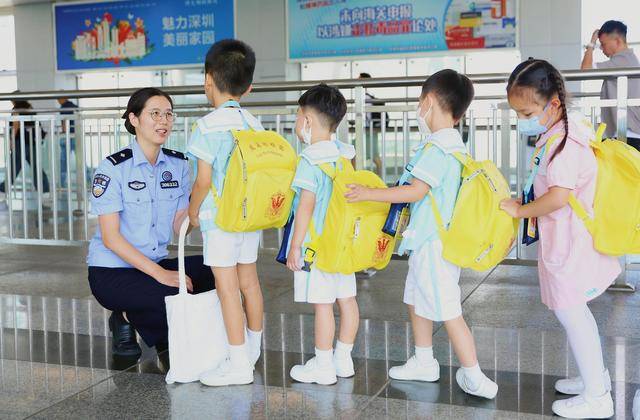 深港跨境学童开学了<strong></p>
<p>工行</strong>，刷指纹10秒快捷通关