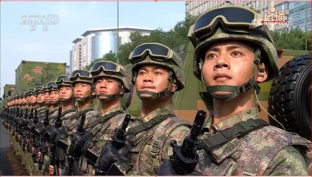 不装了<strong></p>
<p>原油</strong>！一口气看完九三大阅兵武器装备！谁说我们一个也不认识？