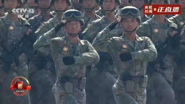 不装了<strong></p>
<p>原油</strong>！一口气看完九三大阅兵武器装备！谁说我们一个也不认识？
