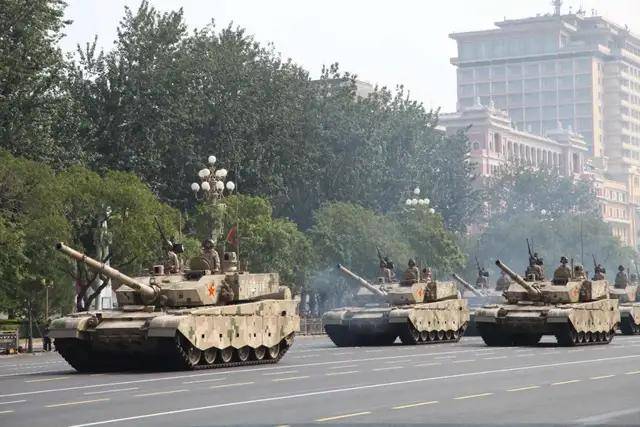 不装了<strong></p>
<p>原油</strong>！一口气看完九三大阅兵武器装备！谁说我们一个也不认识？