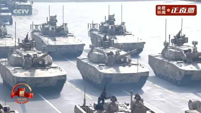 不装了<strong></p>
<p>原油</strong>！一口气看完九三大阅兵武器装备！谁说我们一个也不认识？