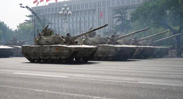 不装了<strong></p>
<p>原油</strong>！一口气看完九三大阅兵武器装备！谁说我们一个也不认识？