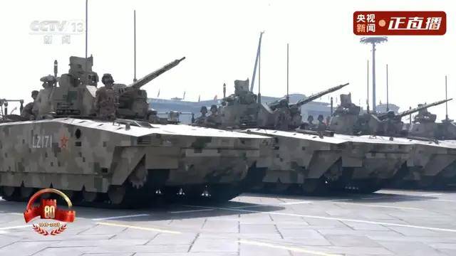 不装了<strong></p>
<p>原油</strong>！一口气看完九三大阅兵武器装备！谁说我们一个也不认识？
