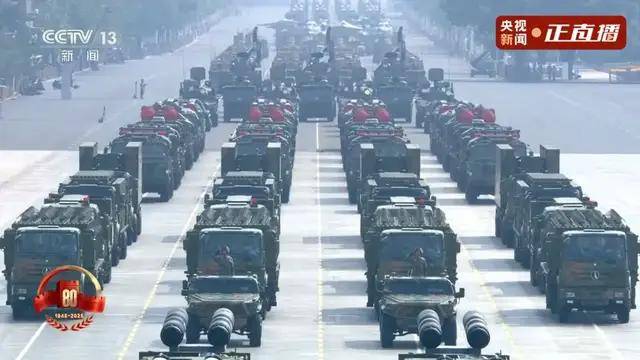 不装了<strong></p>
<p>原油</strong>！一口气看完九三大阅兵武器装备！谁说我们一个也不认识？