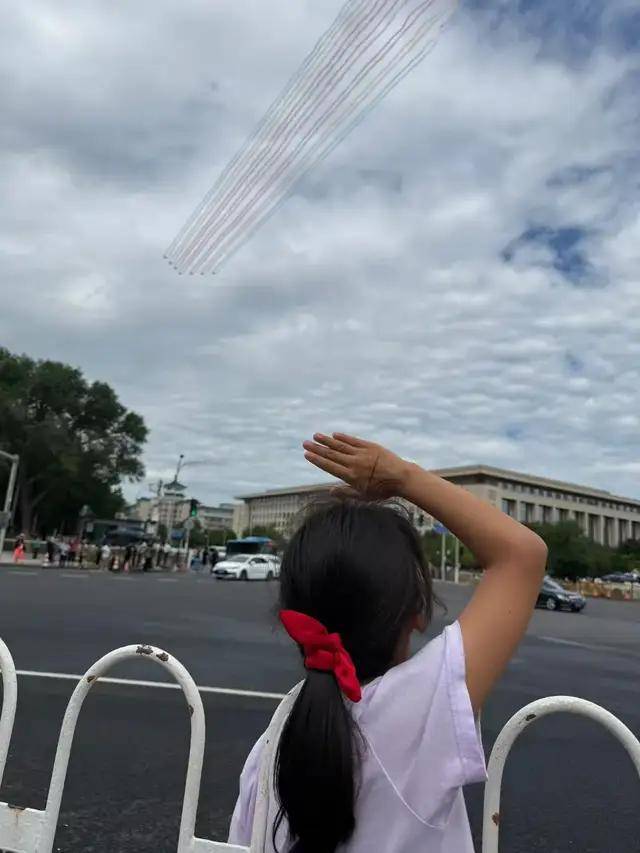 不装了<strong></p>
<p>原油</strong>！一口气看完九三大阅兵武器装备！谁说我们一个也不认识？