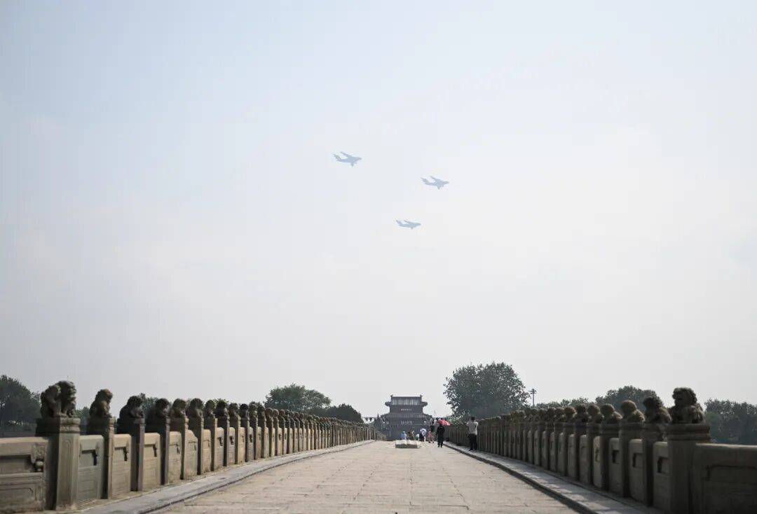 新华社出图<strong></p>
<p>原油</strong>！