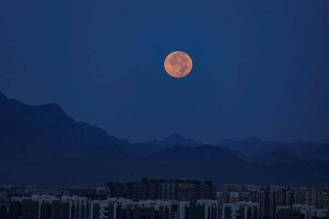 刷屏朋友圈<strong></p>
<p>原油期货价格走势</strong>！“红月亮”高清大图来了
