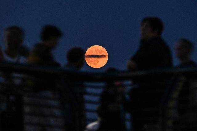 刷屏朋友圈<strong></p>
<p>原油期货价格走势</strong>！“红月亮”高清大图来了