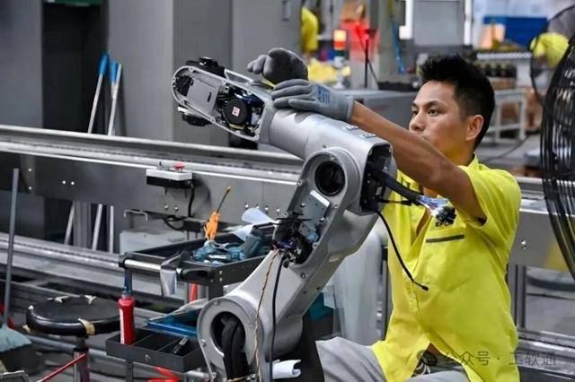 埃夫特3414万芜湖拿地<strong></p>
<p>原油期货价格走势</strong>！机器人超级工厂背后的“智造野心”与行业变局