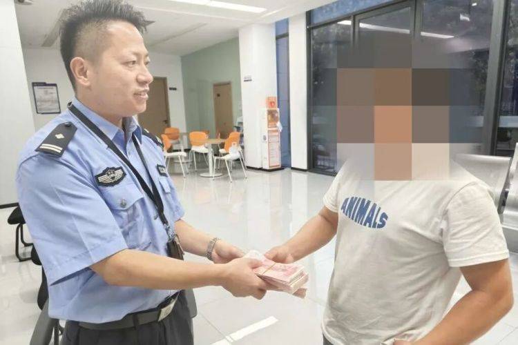 路边发现可疑包裹<strong></p>
<p>原油管输</strong>，一男子鬼鬼祟祟……民警打开后惊呆了