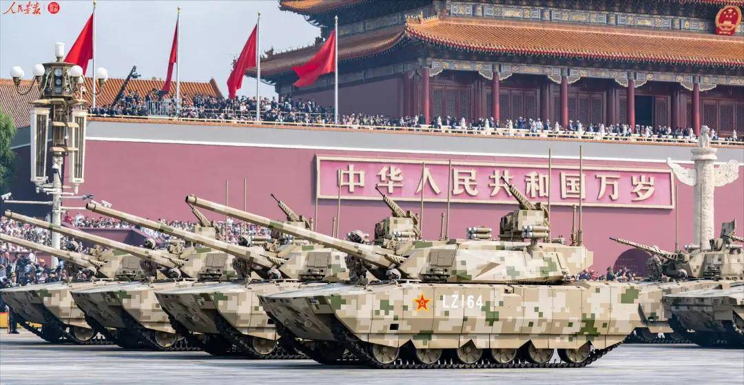 上打无人机<strong></p>
<p>原油管输</strong>，下打坦克！混动电驱！360度全景！100坦克有多厉害？