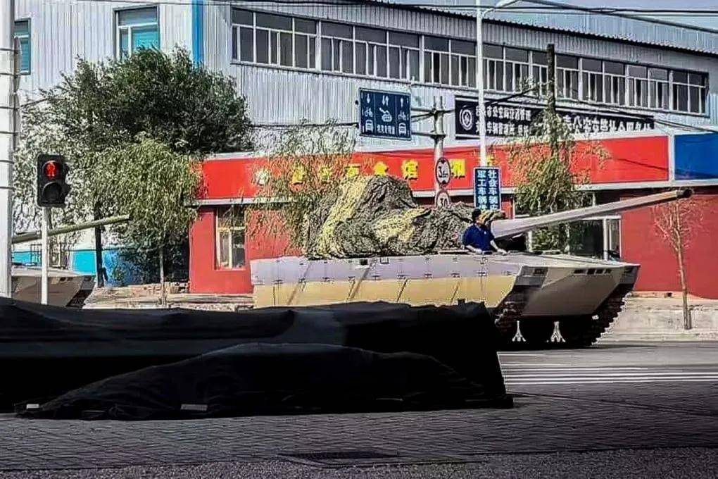 上打无人机<strong></p>
<p>原油管输</strong>，下打坦克！混动电驱！360度全景！100坦克有多厉害？