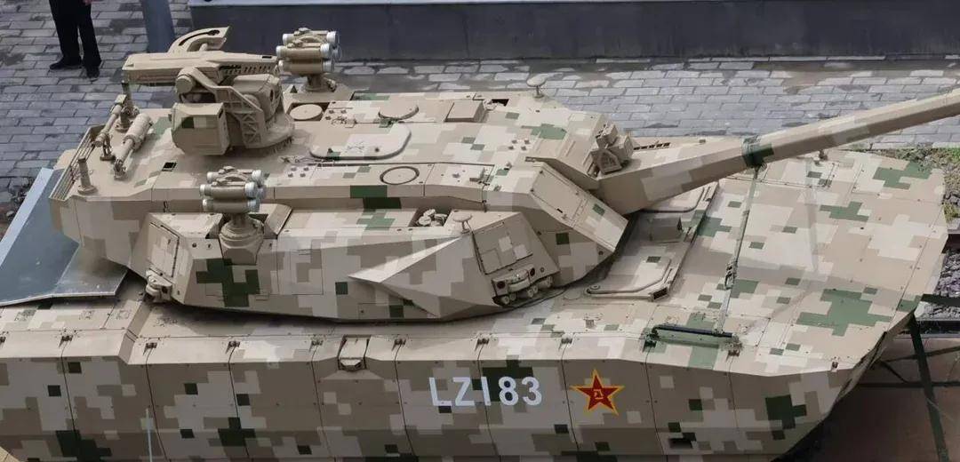 上打无人机<strong></p>
<p>原油管输</strong>，下打坦克！混动电驱！360度全景！100坦克有多厉害？