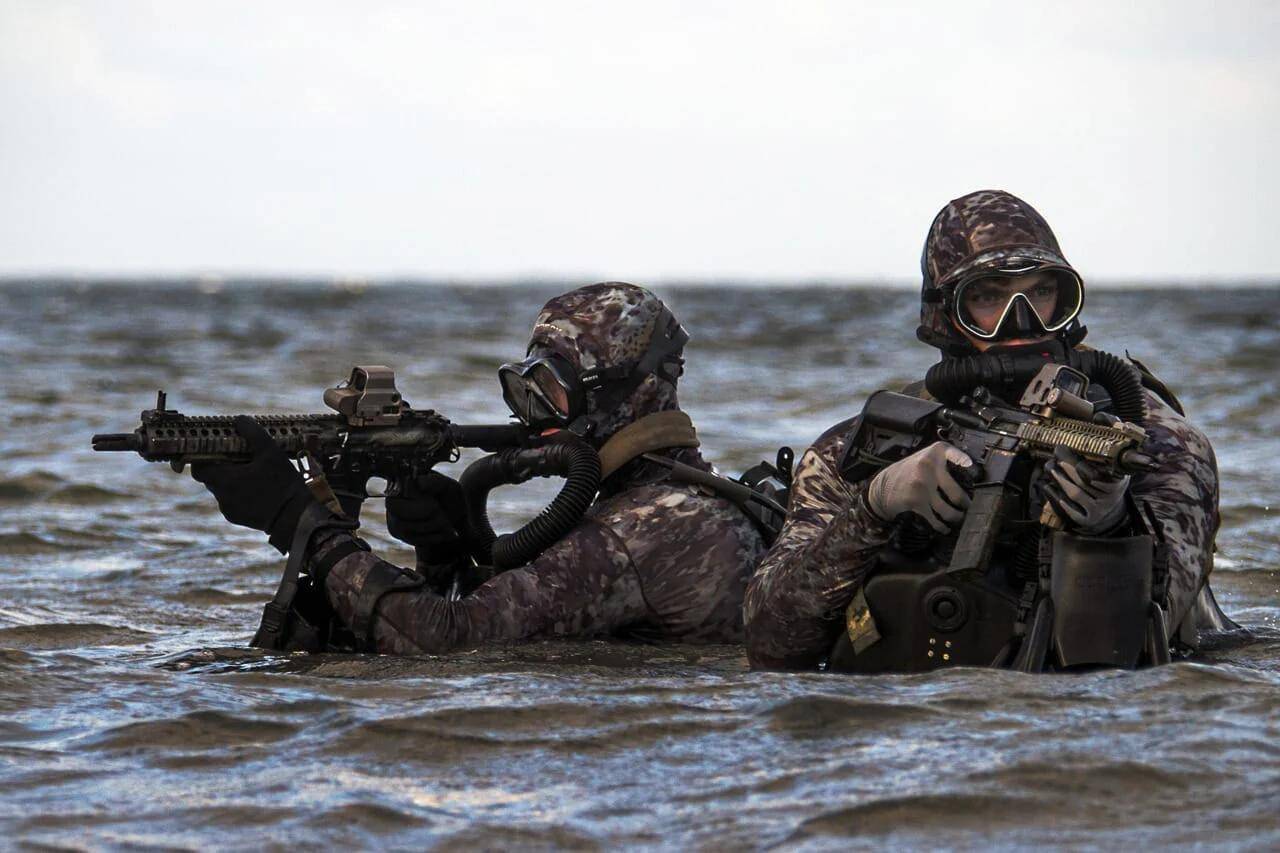美海豹特种兵突袭胡塞<strong></p>
<p>原油的外汇</strong>，7500万美元战机坠毁，开火杀死30名也门人