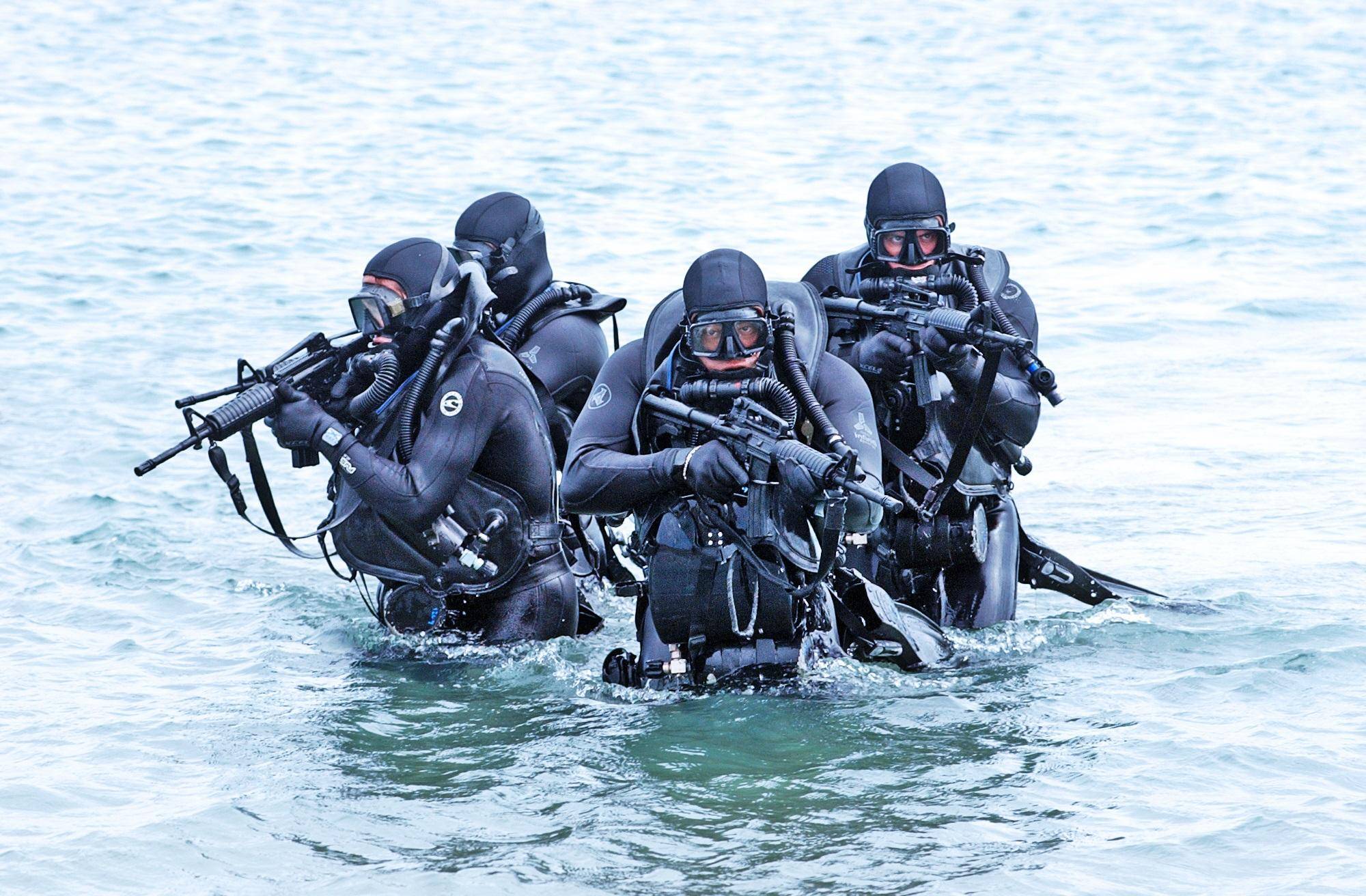 美海豹特种兵突袭胡塞<strong></p>
<p>原油的外汇</strong>，7500万美元战机坠毁，开火杀死30名也门人