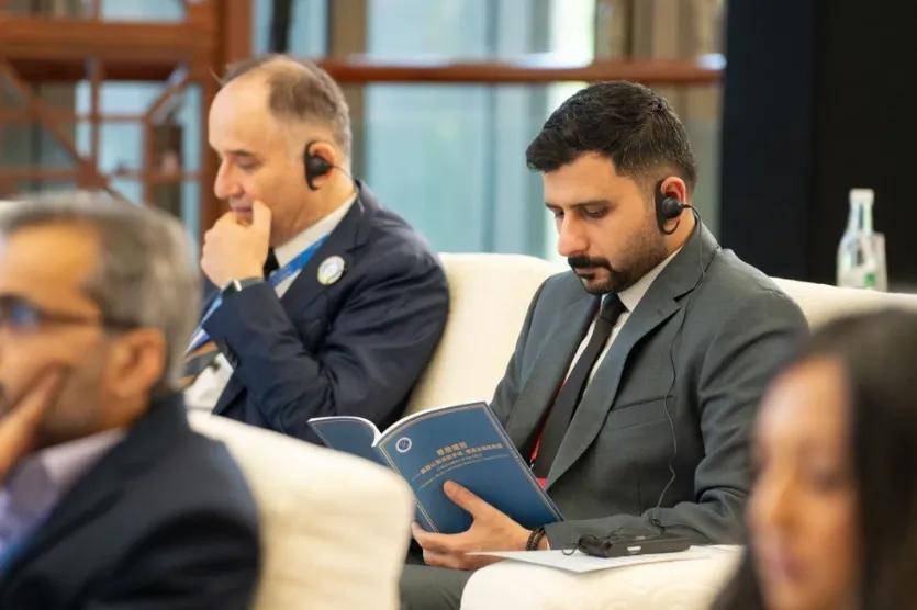 金灿荣：这一类汉奸<strong></p>
<p>原油的外汇</strong>，害国不浅！