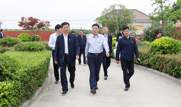 鹤壁市委常委、常务副市长林鸿嘉落马<strong></p>
<p>天然气原油</strong>，一个月前被罢免