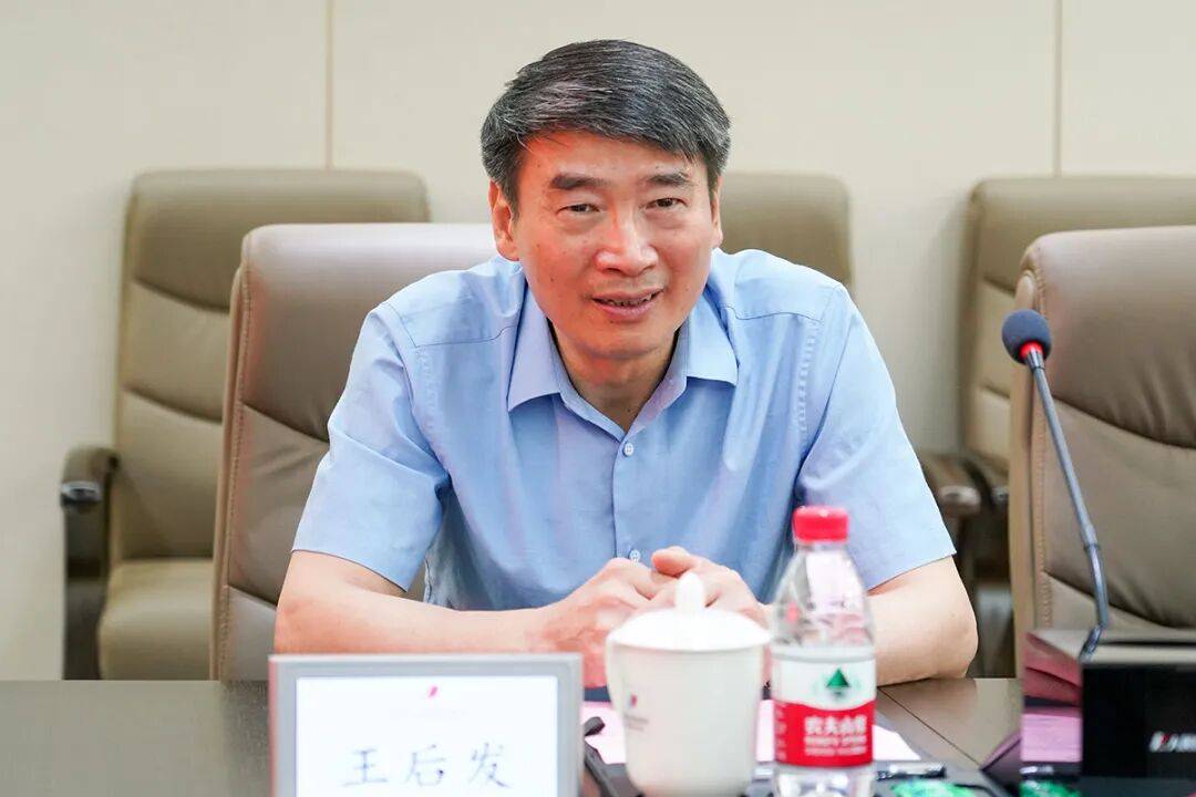 县委书记主动交代问题7个月后<strong></p>
<p>环原油</strong>，县人大常委会原主任也主动交代问题，两人长期共事