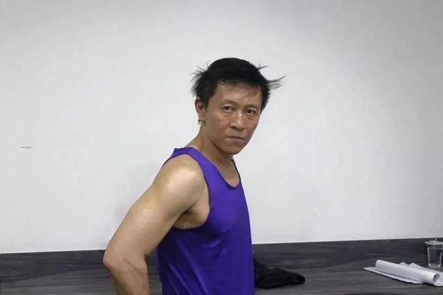55岁演员陈光前在家中猝逝<strong></p>
<p>环原油</strong>，多日后被发现