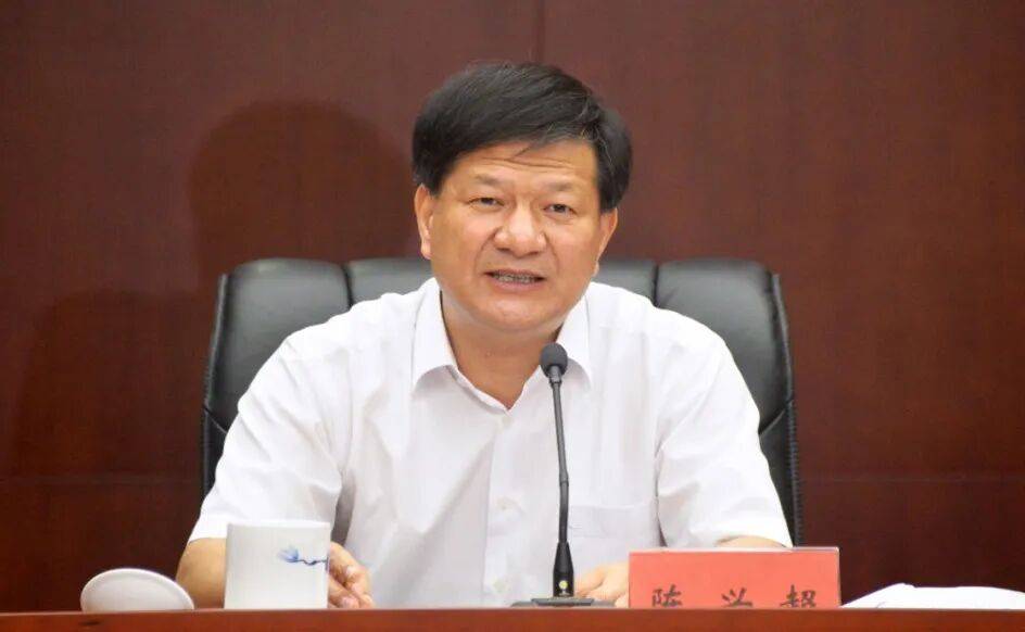 陈兴超同志<strong></p>
<p>原油苯</strong>，请求辞去江西省政协副主席职务