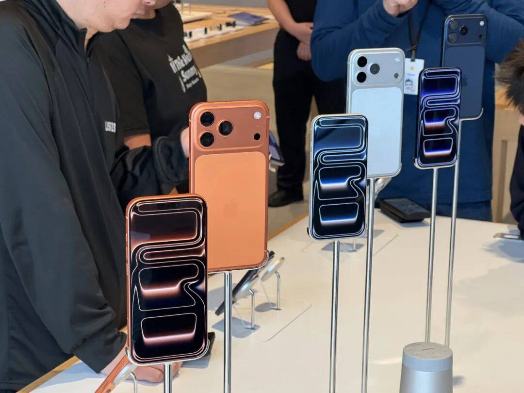 苹果印度厂哥月薪1200元<strong></p>
<p>原油苯</strong>，印度版iPhone却比国行版贵2000元？