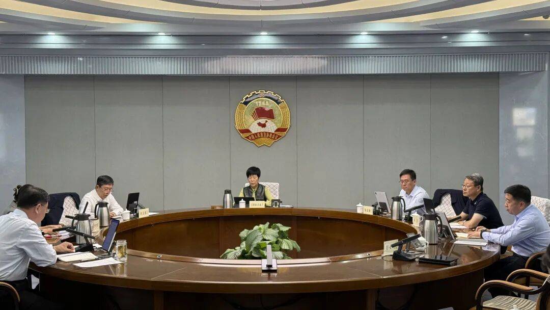 市政协召开八届四十四次主席会议